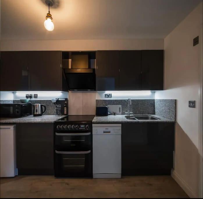 Spacious 2 Bedroom Apartment Near Seafront بينزانس المظهر الخارجي الصورة