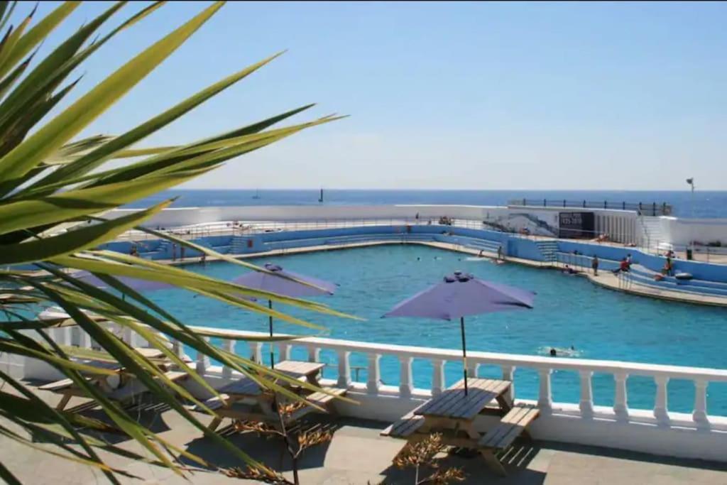 Spacious 2 Bedroom Apartment Near Seafront بينزانس المظهر الخارجي الصورة